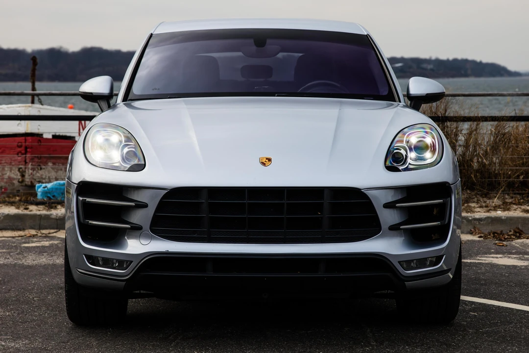 2015 Porsche Macan Turbo - Image 2 of 31