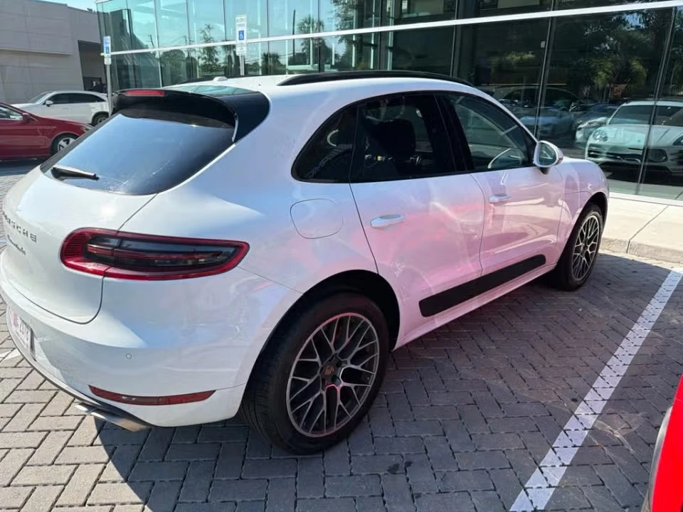 2015 Porsche Macan Turbo - Image 19 of 31