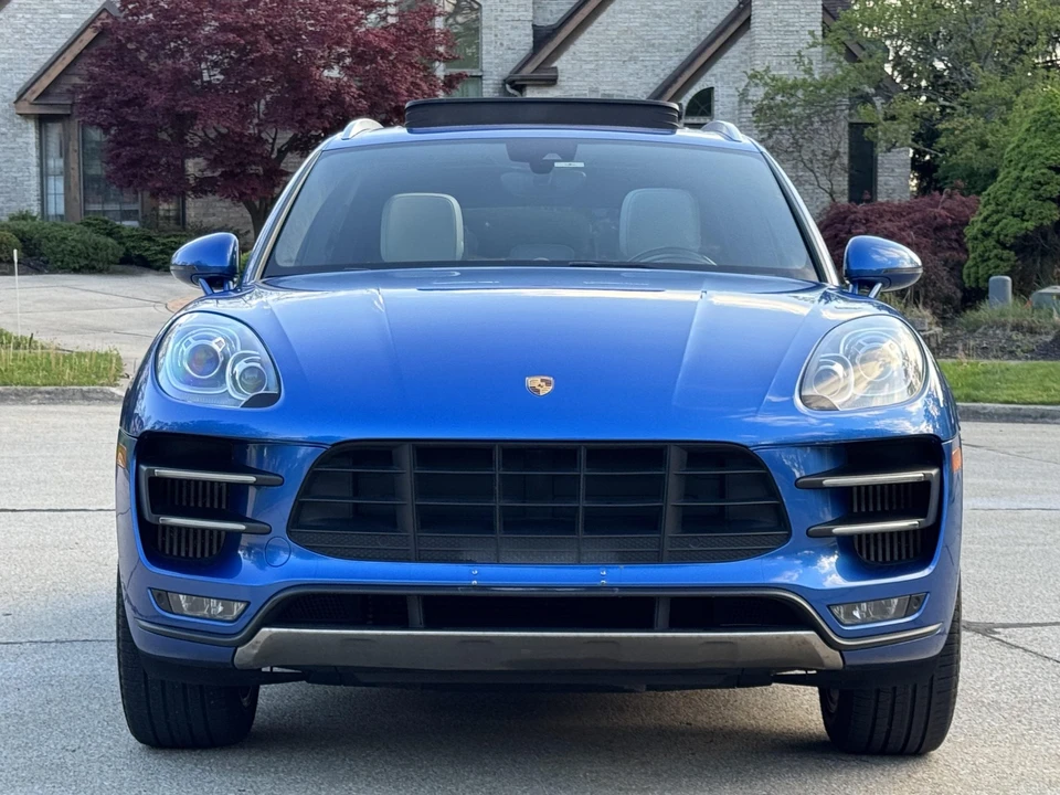 2015 Porsche Macan Turbo - Image 2 of 31