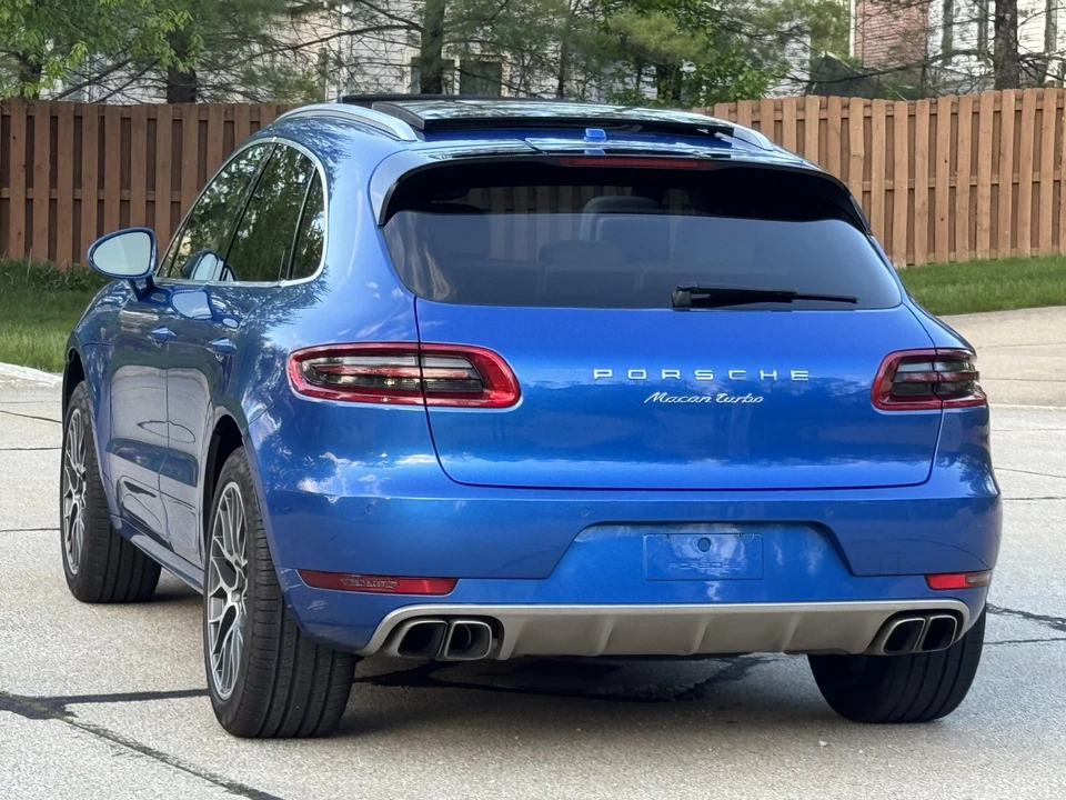 2015 Porsche Macan Turbo - Image 15 of 31