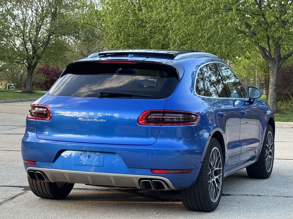 2015 Porsche Macan Turbo - Image 17 of 31