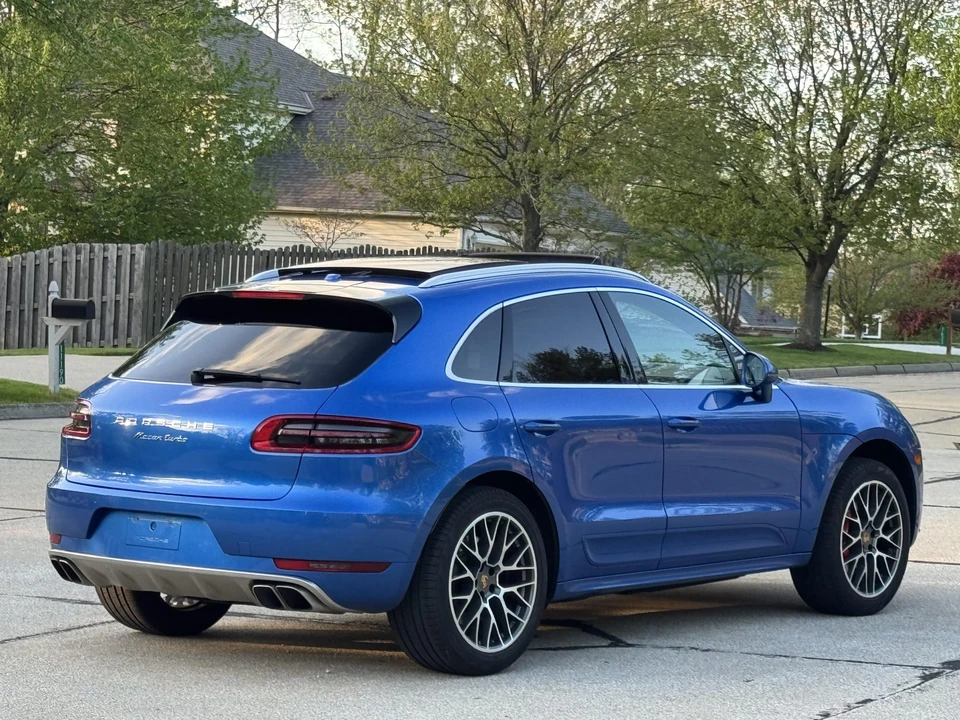 2015 Porsche Macan Turbo - Image 18 of 31