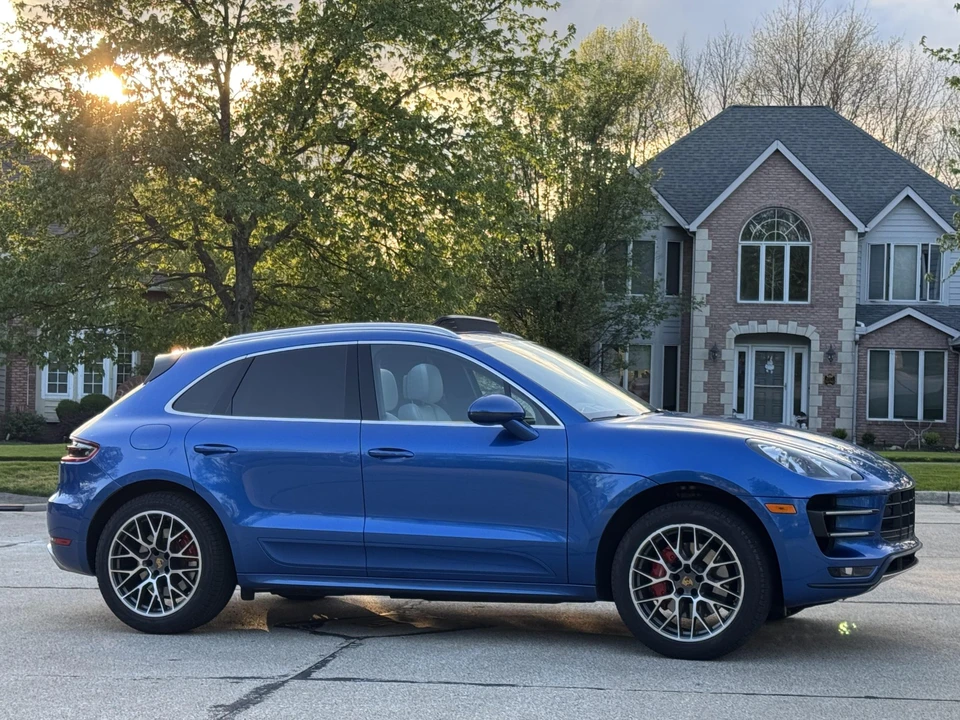 2015 Porsche Macan Turbo - Image 23 of 31