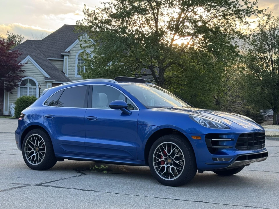 2015 Porsche Macan Turbo - Image 24 of 31