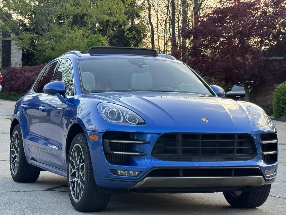 2015 Porsche Macan Turbo - Image 26 of 31