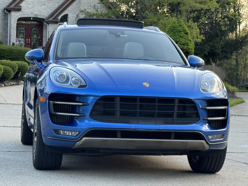 2015 Porsche Macan Turbo - Image 27 of 31