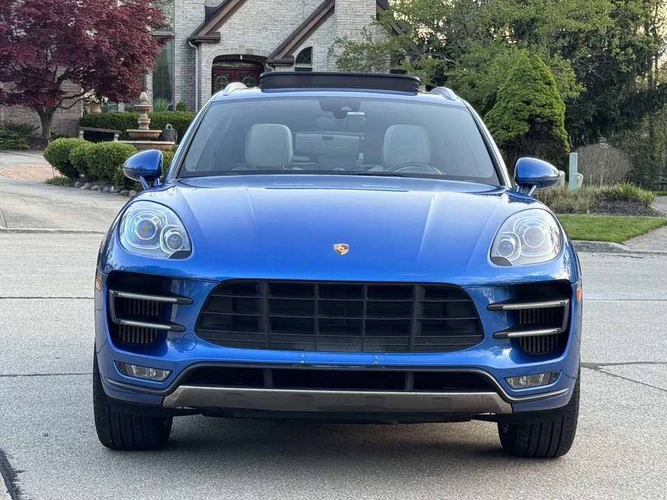 2015 Porsche Macan Turbo - Image 28 of 31