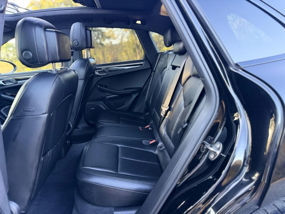 2015 Porsche Macan Turbo - Image 16 of 31