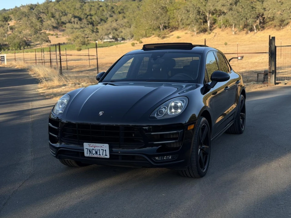 2015 Porsche Macan Turbo - Image 2 of 31