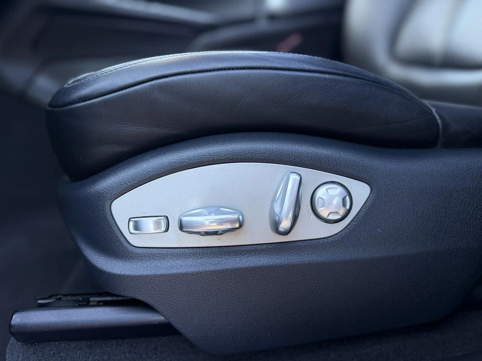 2015 Porsche Macan Turbo - Image 22 of 31
