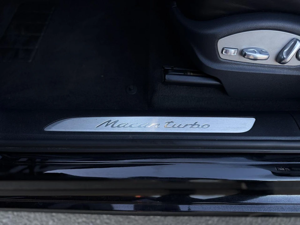 2015 Porsche Macan Turbo - Image 23 of 31