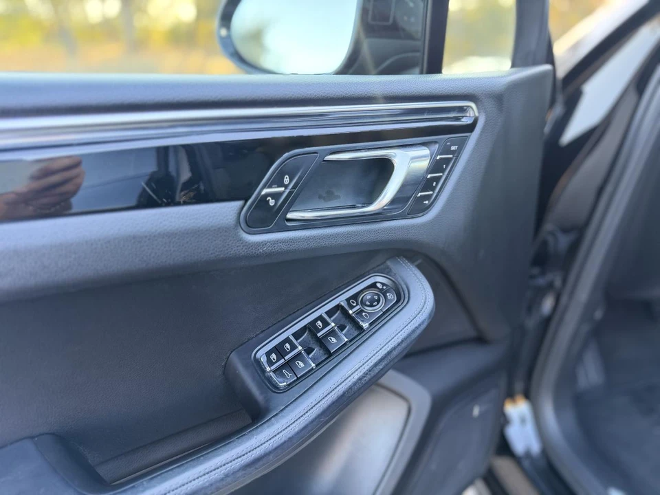 2015 Porsche Macan Turbo - Image 24 of 31