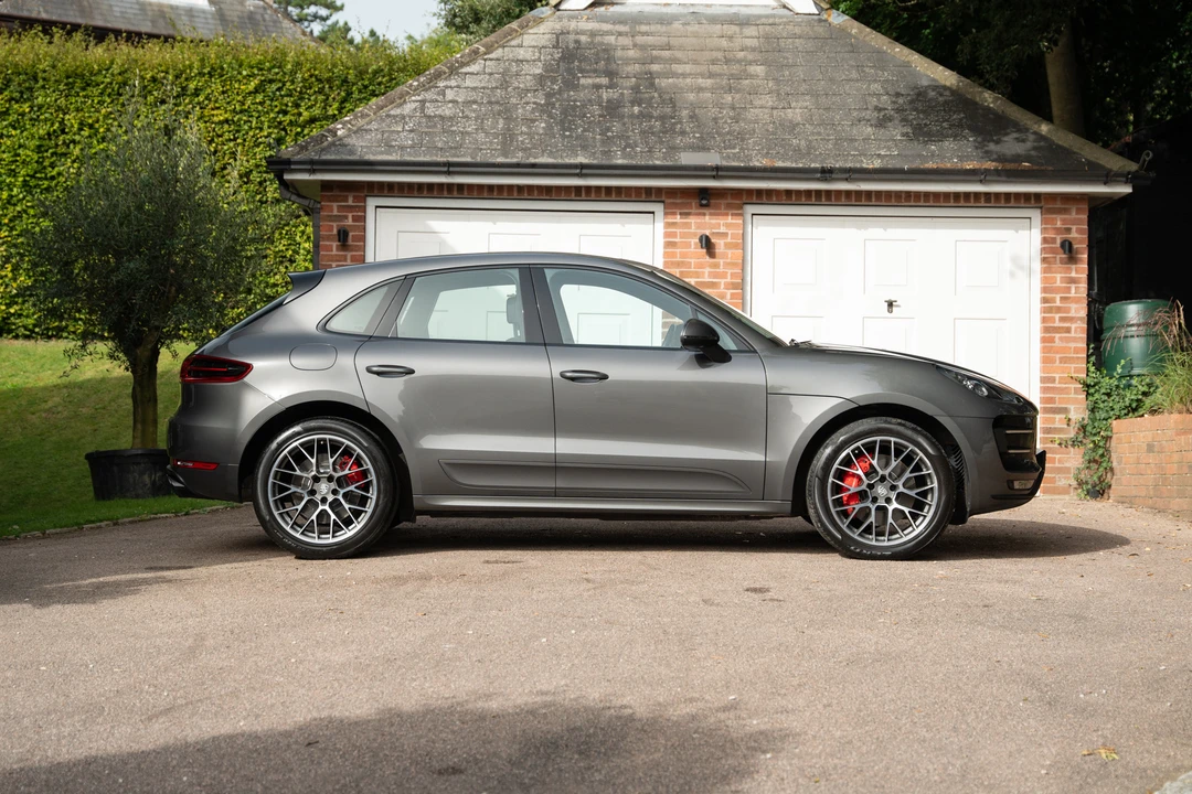 2015 Porsche Macan Turbo - Image 17 of 31
