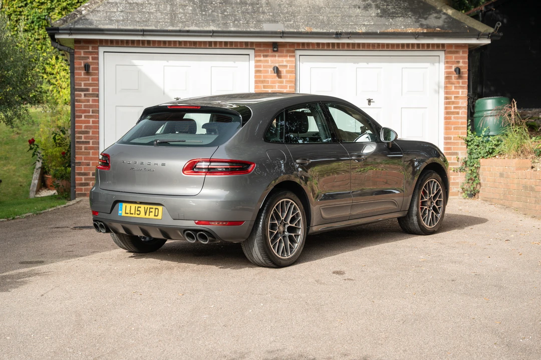 2015 Porsche Macan Turbo - Image 16 of 31