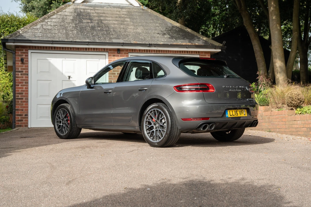 2015 Porsche Macan Turbo - Image 14 of 31