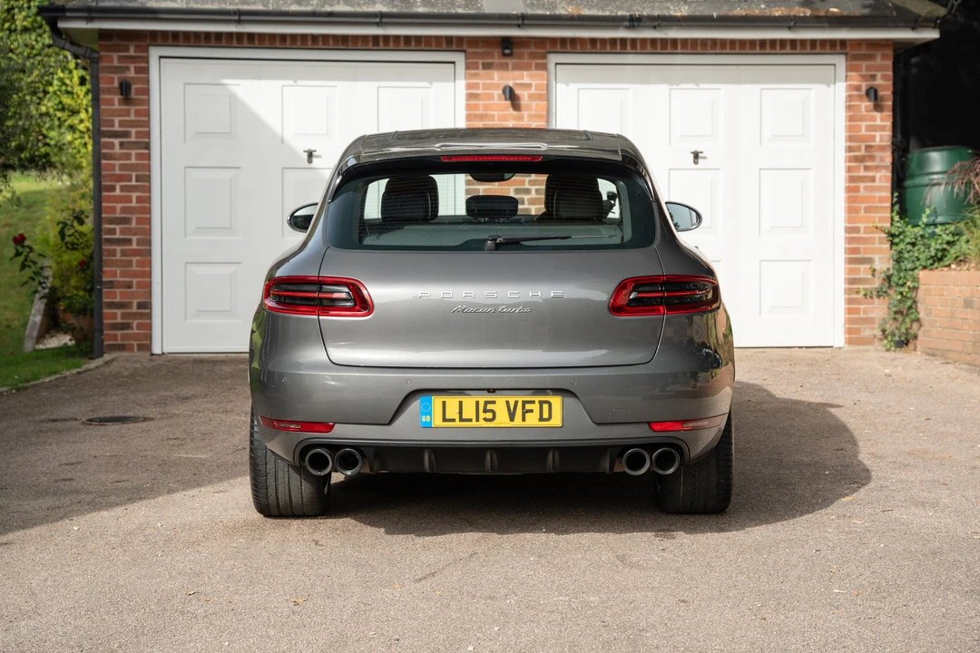 2015 Porsche Macan Turbo - Image 15 of 31