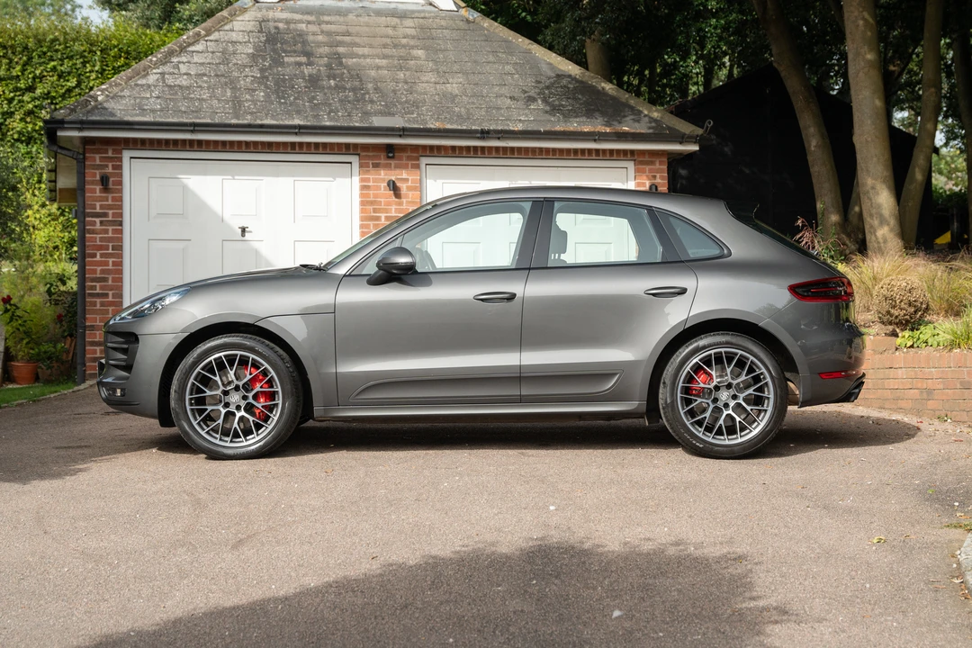 2015 Porsche Macan Turbo - Image 13 of 31