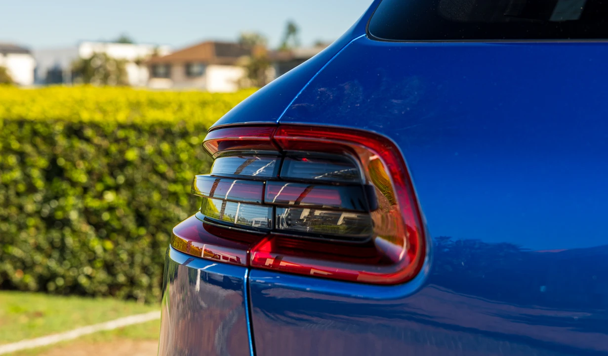 2015 Porsche Macan Turbo - Image 29 of 31