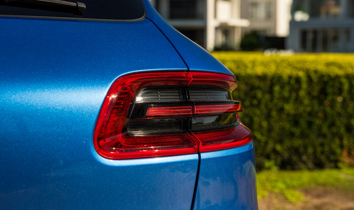 2015 Porsche Macan Turbo - Image 30 of 31