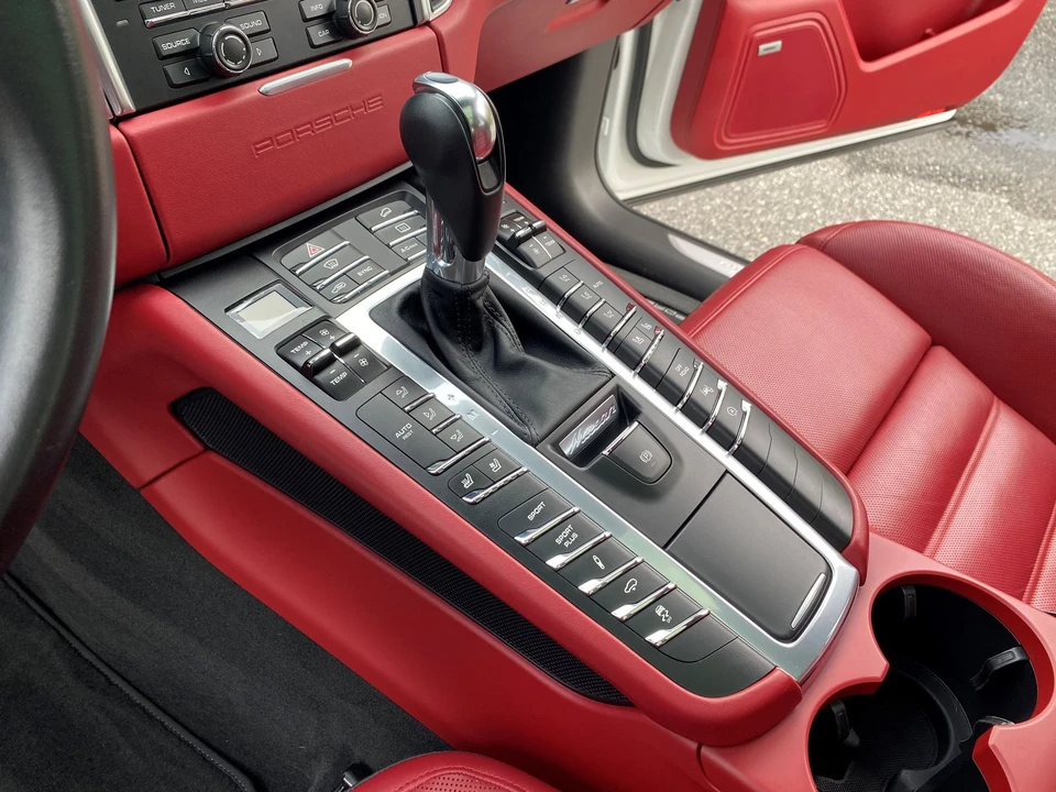 2015 Porsche Macan Turbo - Image 21 of 31