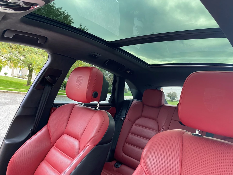 2015 Porsche Macan Turbo - Image 29 of 31