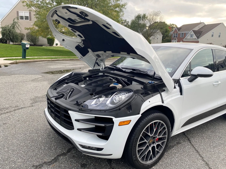 2015 Porsche Macan Turbo - Image 7 of 31