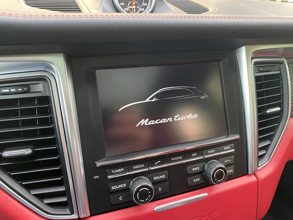 2015 Porsche Macan Turbo - Image 27 of 31