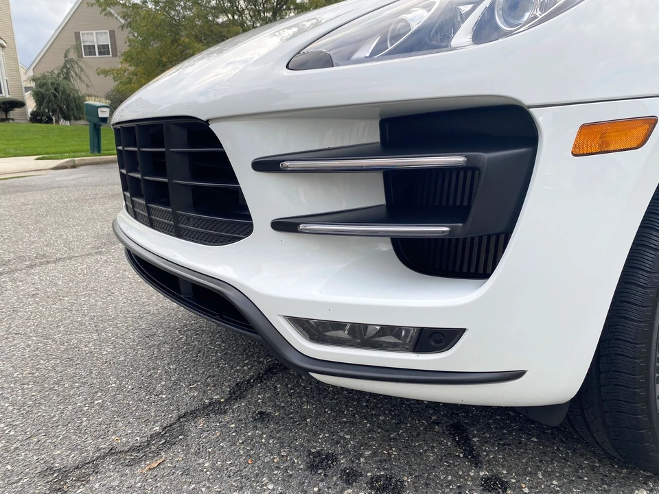 2015 Porsche Macan Turbo - Image 28 of 31