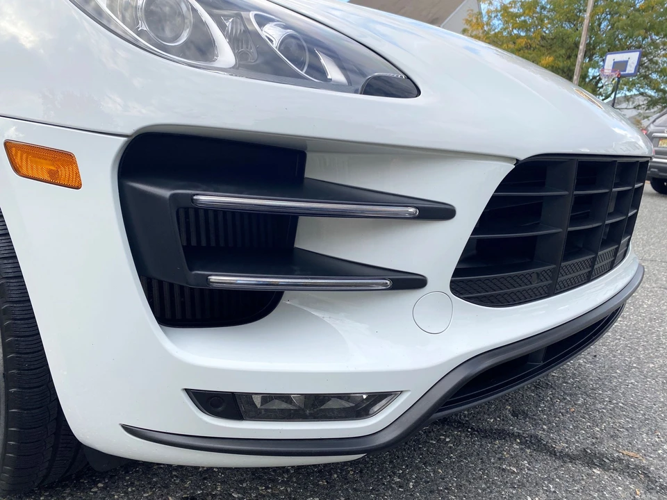 2015 Porsche Macan Turbo - Image 26 of 31