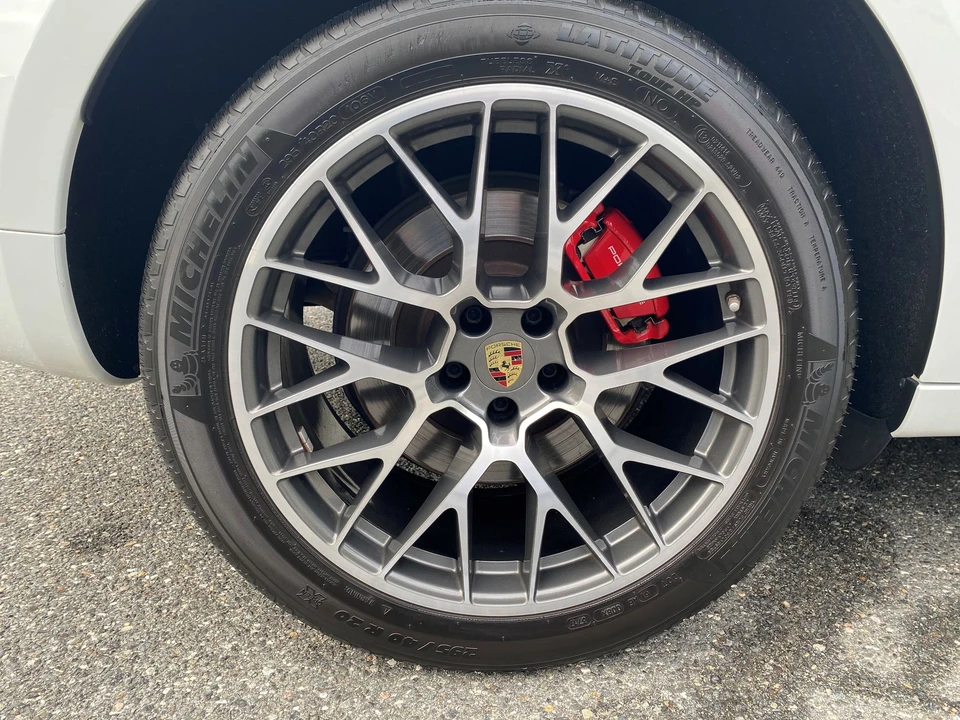 2015 Porsche Macan Turbo - Image 24 of 31