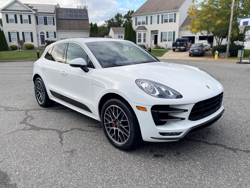 2015 Porsche Macan Turbo - Image 8 of 31