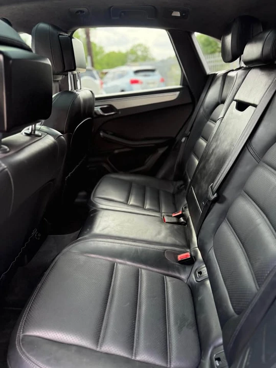 2015 Porsche Macan Turbo - Image 12 of 13