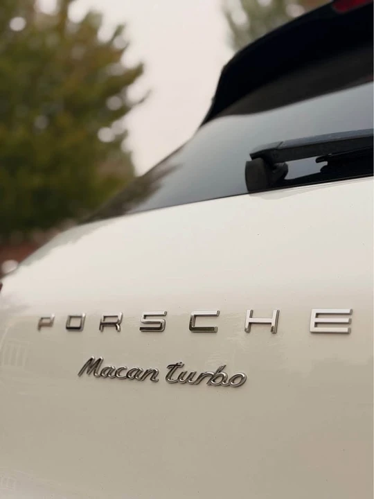 2015 Porsche Macan Turbo - Image 12 of 13