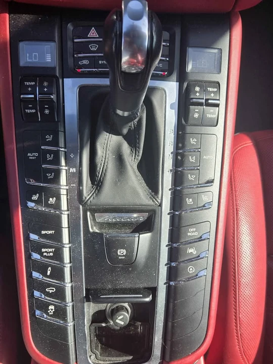 2015 Porsche Macan Turbo - Image 15 of 20