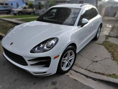 2015 Porsche Macan Turbo w/Performance Pkg
