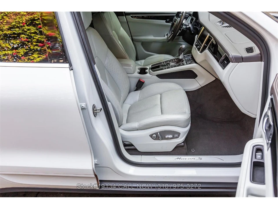2015 Porsche Macan - Image 24 of 31