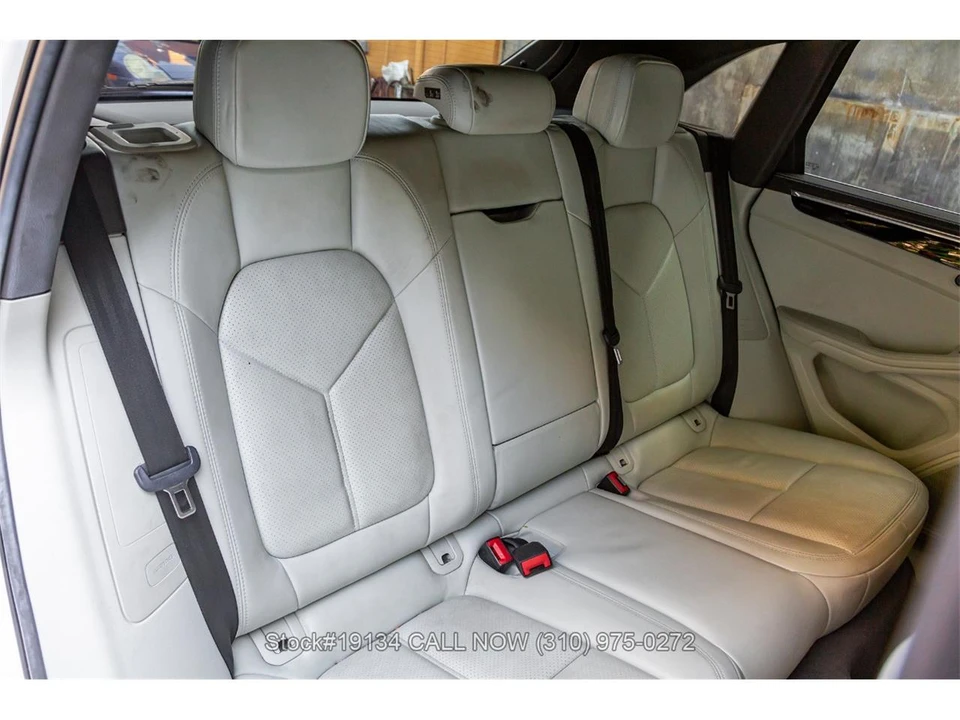 2015 Porsche Macan - Image 22 of 31