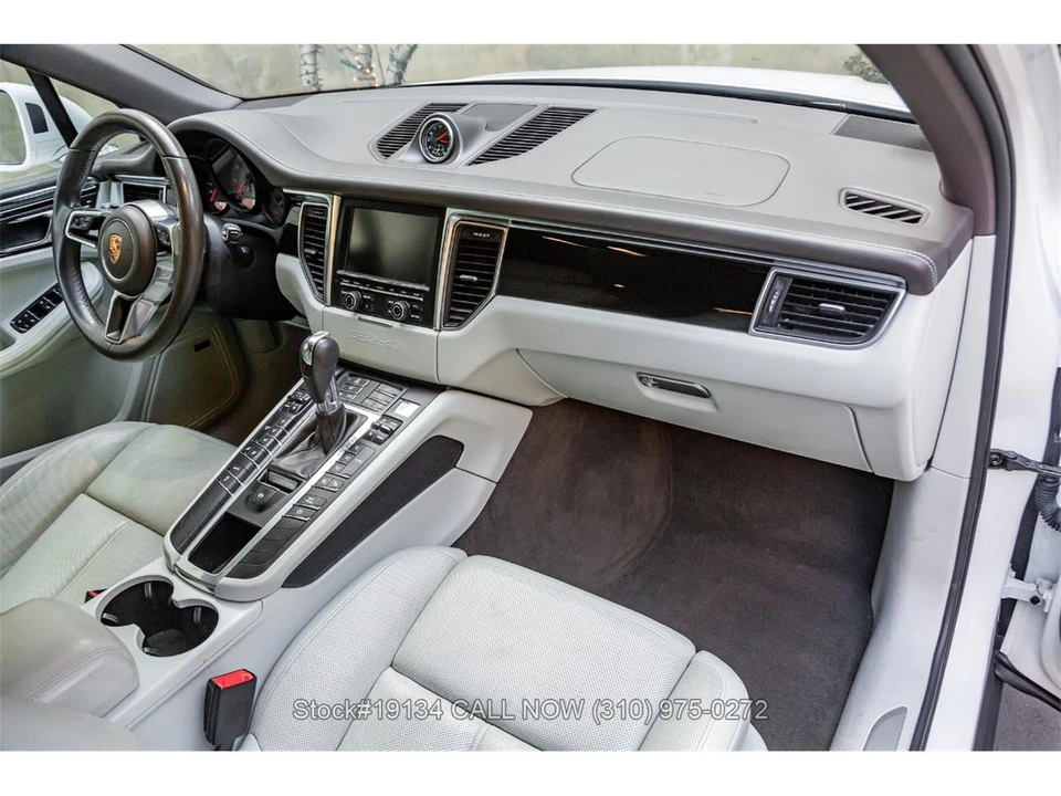 2015 Porsche Macan - Image 25 of 31