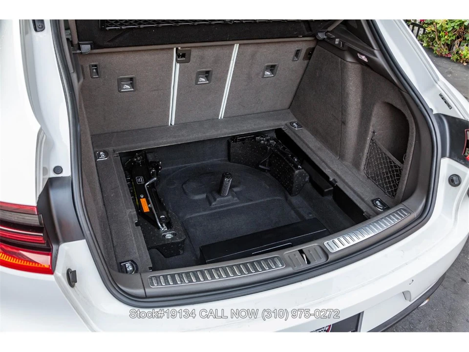 2015 Porsche Macan - Image 29 of 31