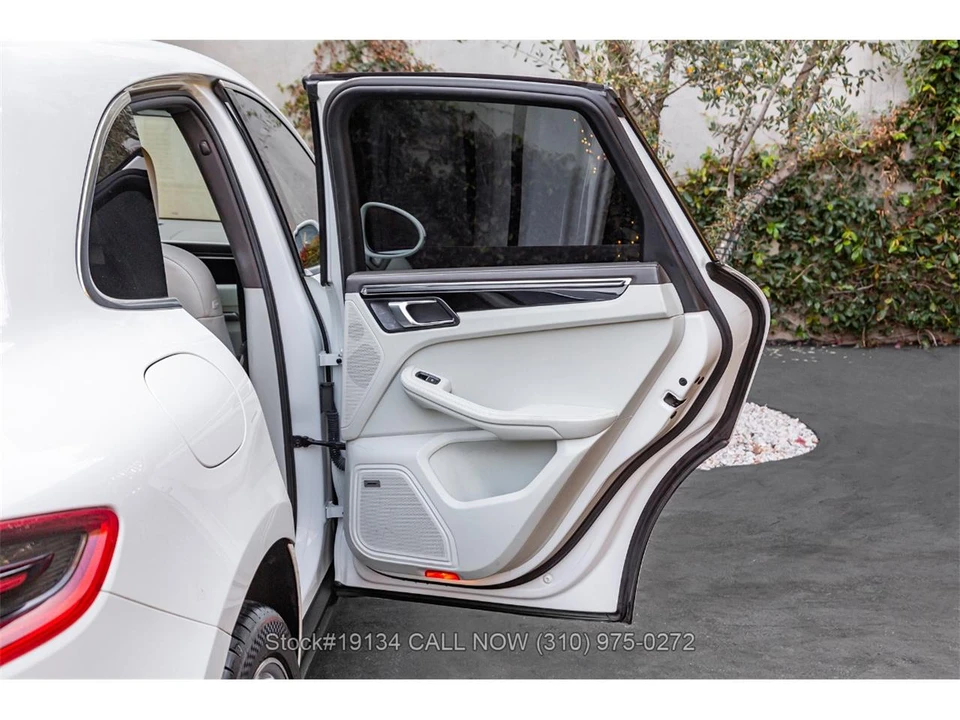 2015 Porsche Macan - Image 23 of 31