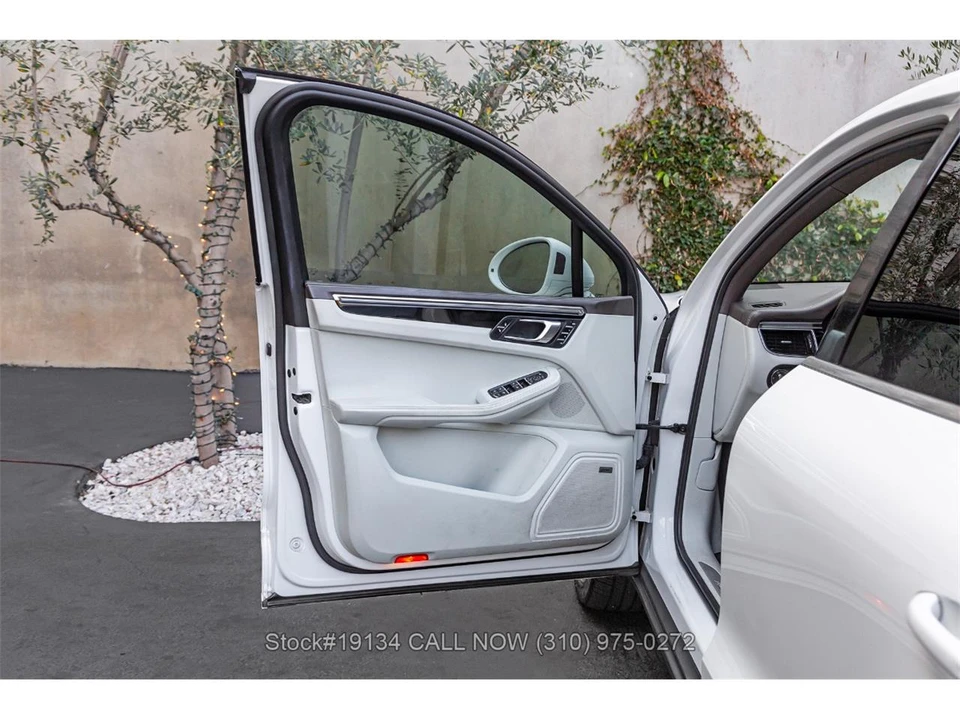 2015 Porsche Macan - Image 13 of 31
