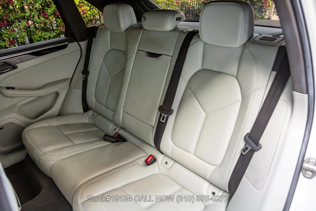 2015 Porsche Macan - Image 22 of 31