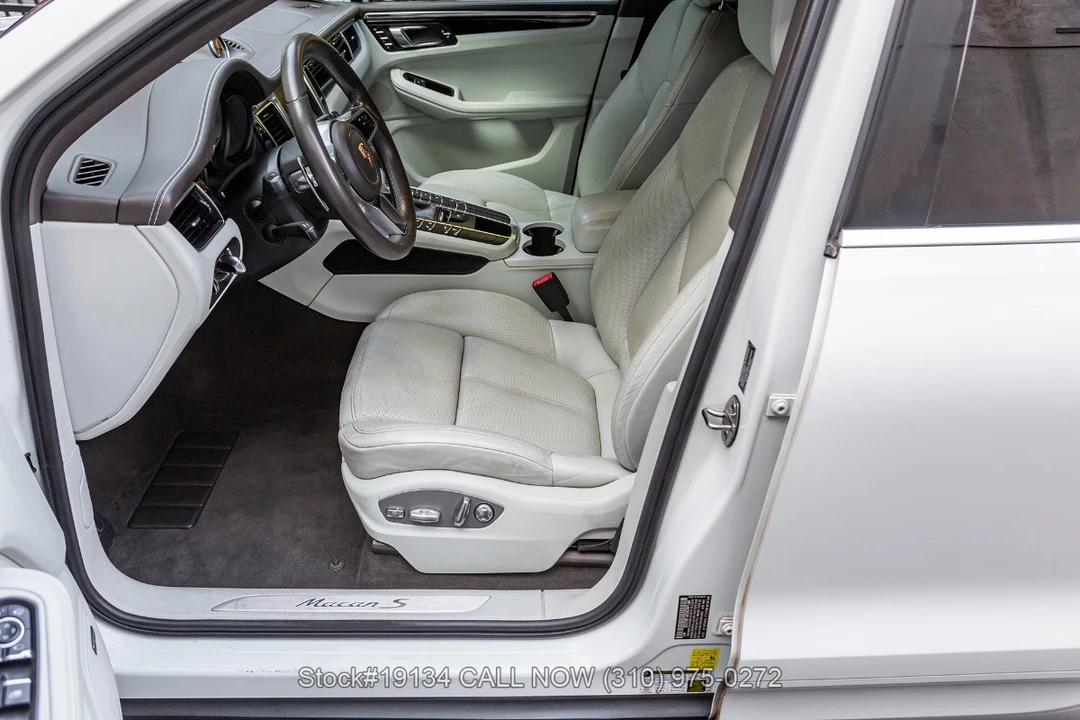 2015 Porsche Macan - Image 16 of 31