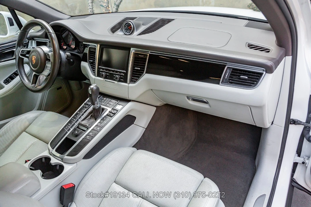 2015 Porsche Macan - Image 27 of 31
