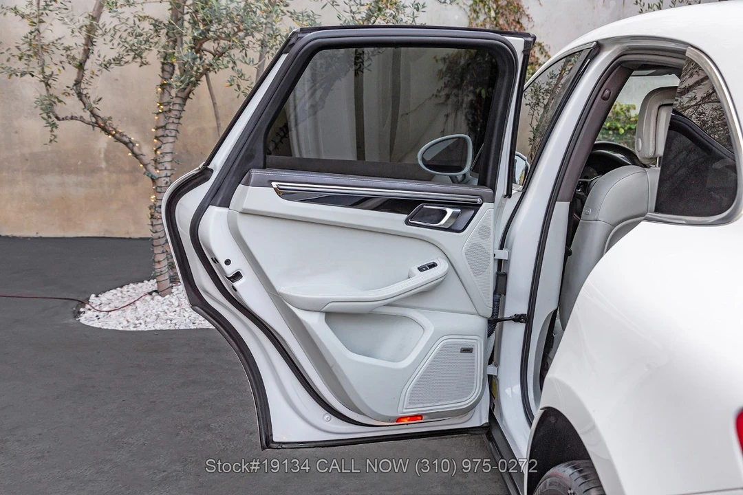 2015 Porsche Macan - Image 20 of 31