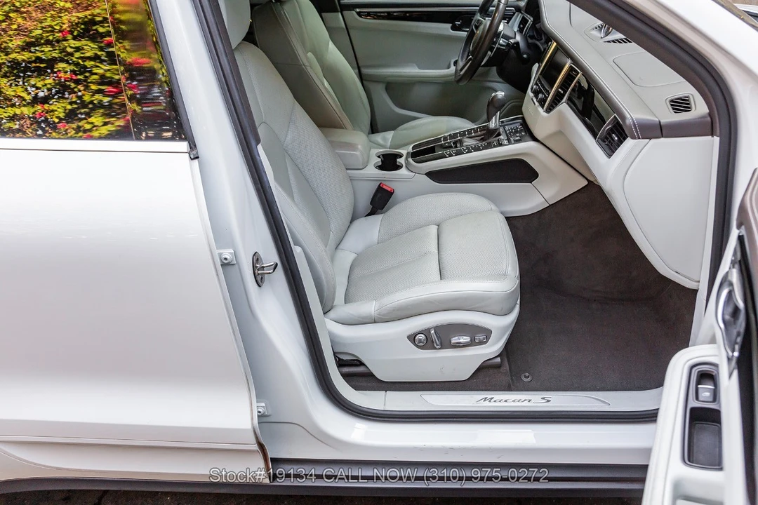 2015 Porsche Macan - Image 26 of 31