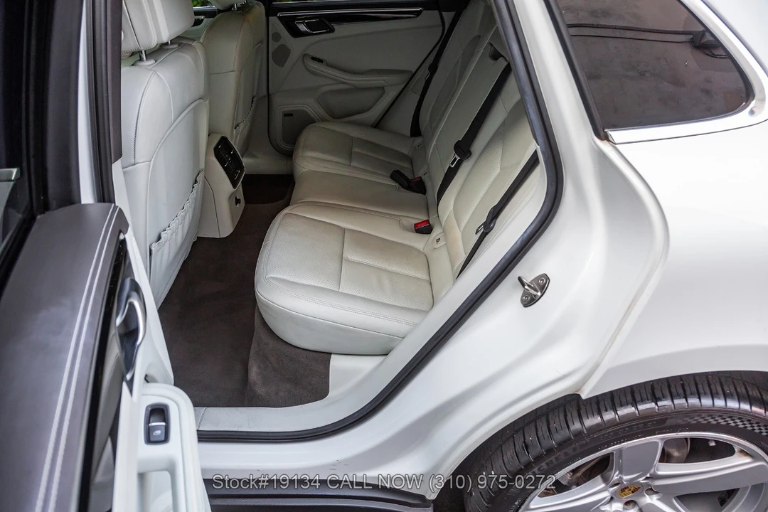 2015 Porsche Macan - Image 21 of 31