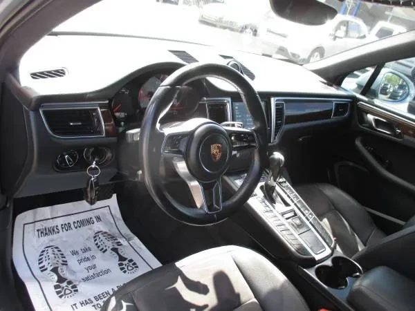 2015 Porsche Macan - Image 17 of 18