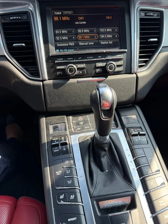 2015 Porsche Macan - Image 9 of 14
