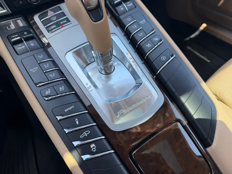 2015 Porsche 970 Panamera - Image 8 of 15